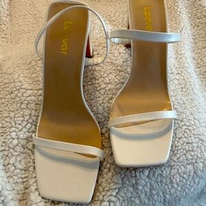 White Leevar dress sandals size 9B
